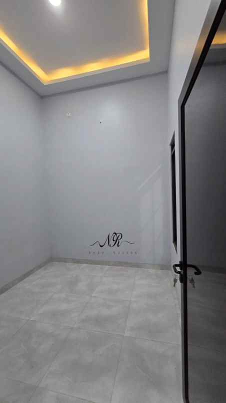 semi furnished rumah siap huni lokasi strategis