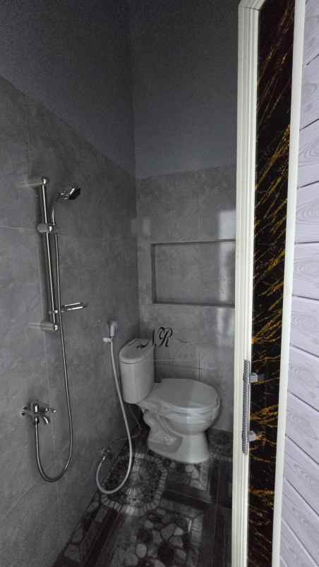 semi furnished rumah siap huni lokasi strategis