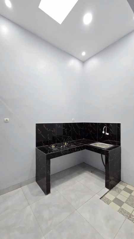 semi furnished rumah siap huni lokasi strategis