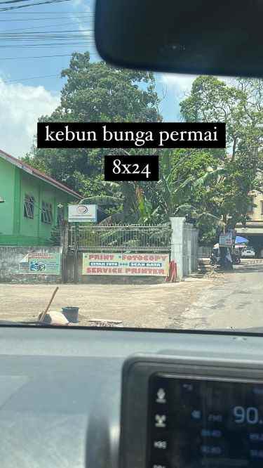 tanah area kebun bunga