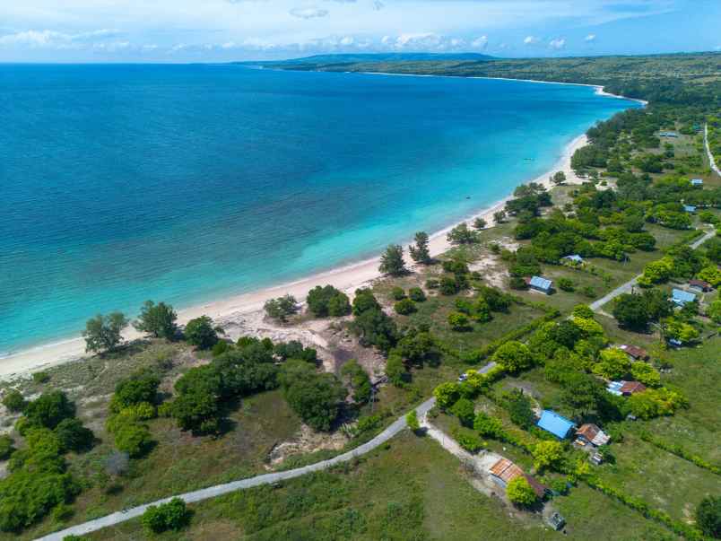 tanah tepi pantai lenang sumba tengah
