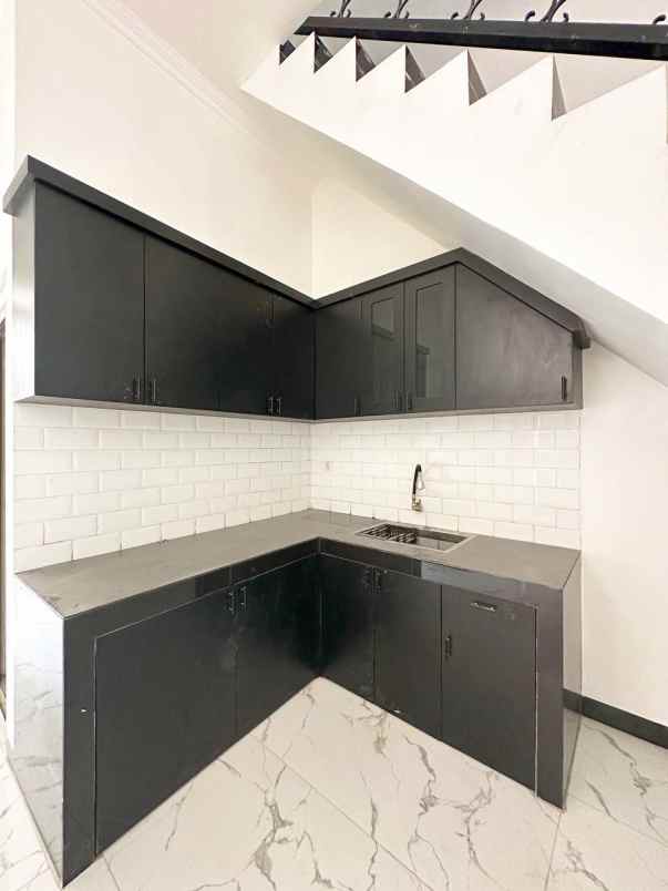 townhouse 3 lantai dengan rooftop di batu ampar