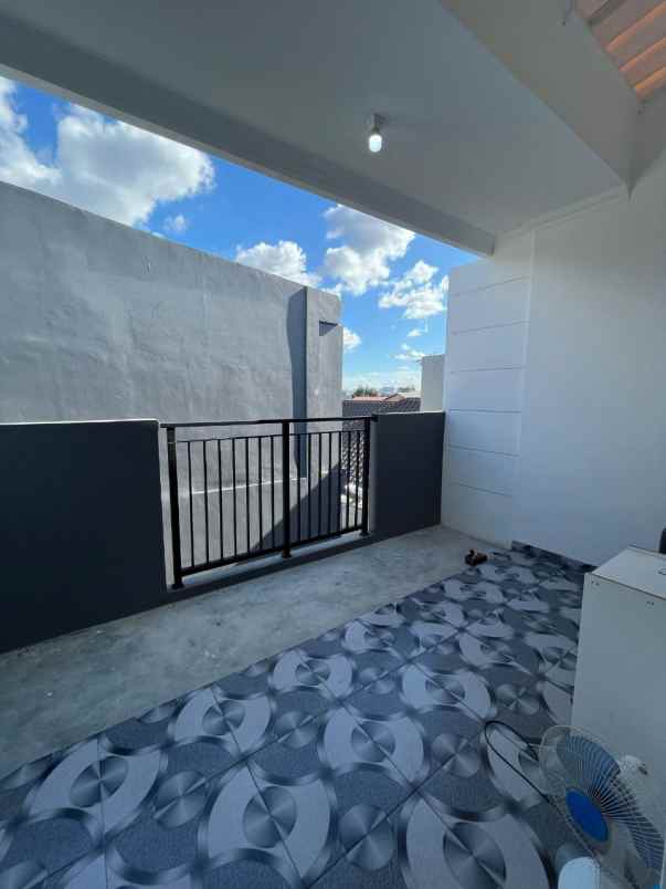 townhouse 3 lantai dengan rooftop di batu ampar