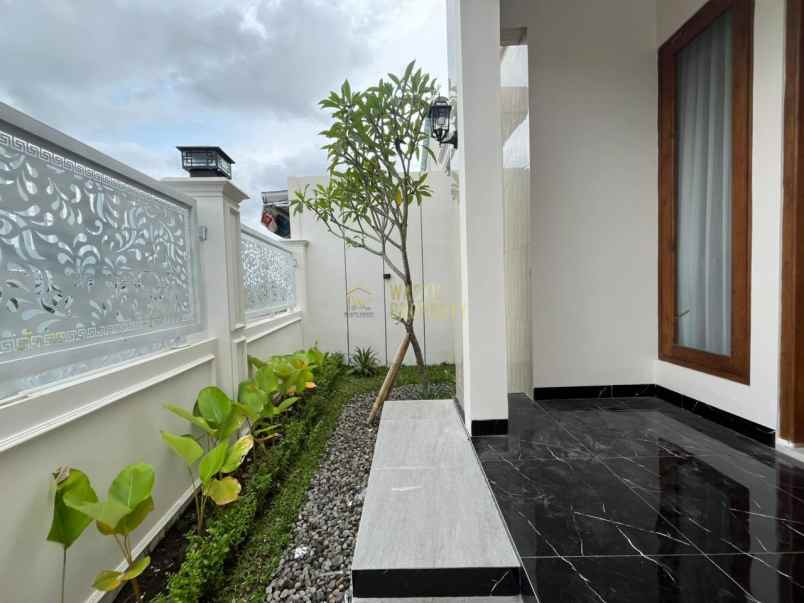 villa design klasik tanah luas di jalan besi jangkang
