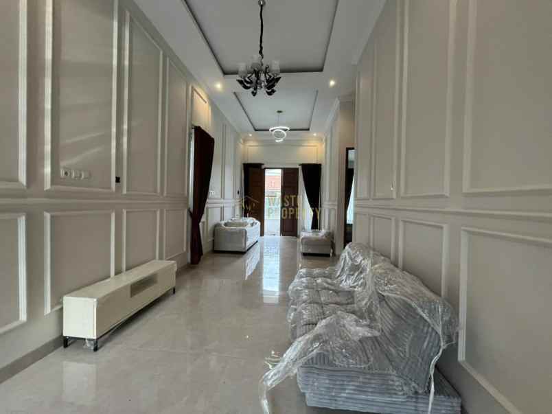 villa design klasik tanah luas di jalan besi jangkang