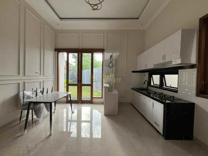 villa design klasik tanah luas di jalan besi jangkang