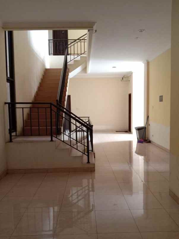 butuh uang cepat dijual kost 37 kamar dekat kampus ugm