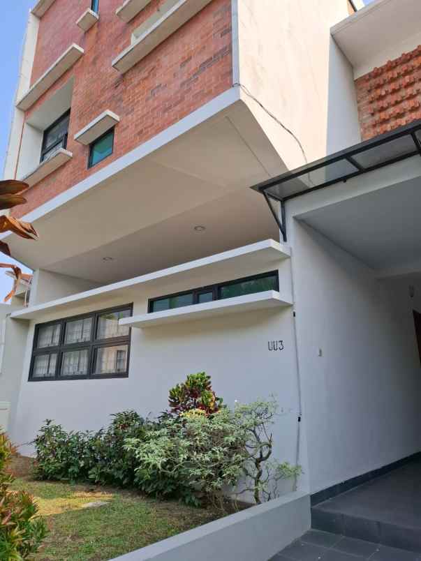 dijual cepat rumah di kemang pratama 1 bekasi