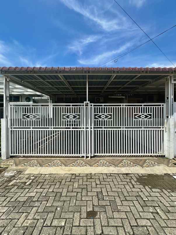 dijual cepat rumah luas modern medan johor