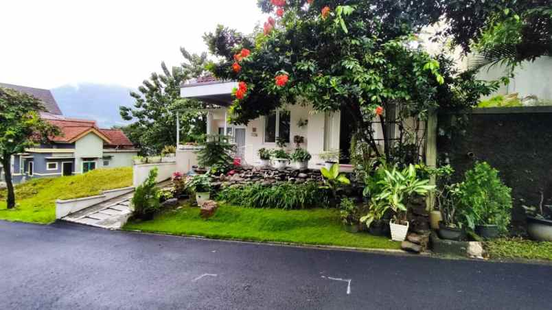 dijual cepat villa modern fully furnished view gunung