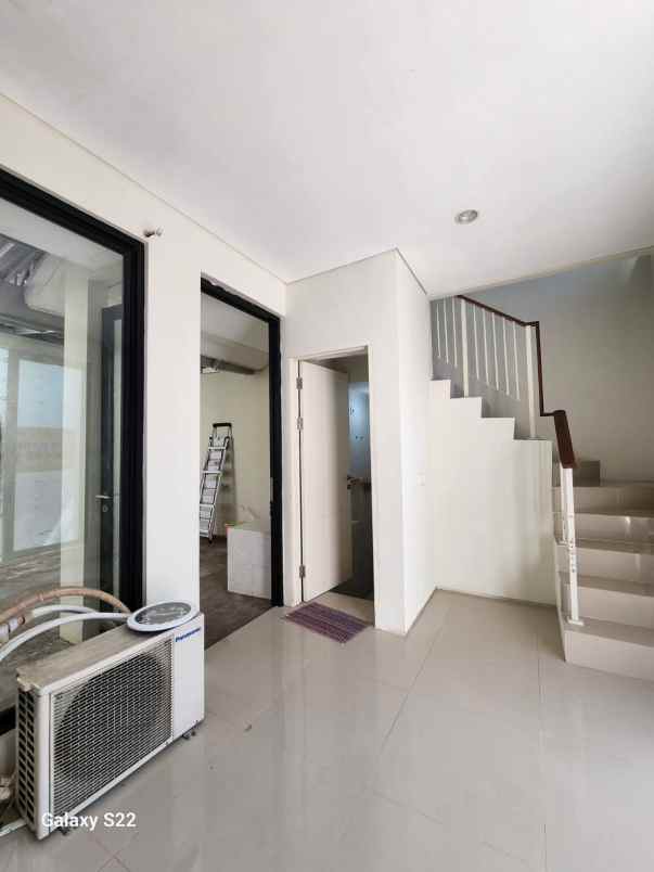 dijual disewakan rumah northwest lake citraland utara