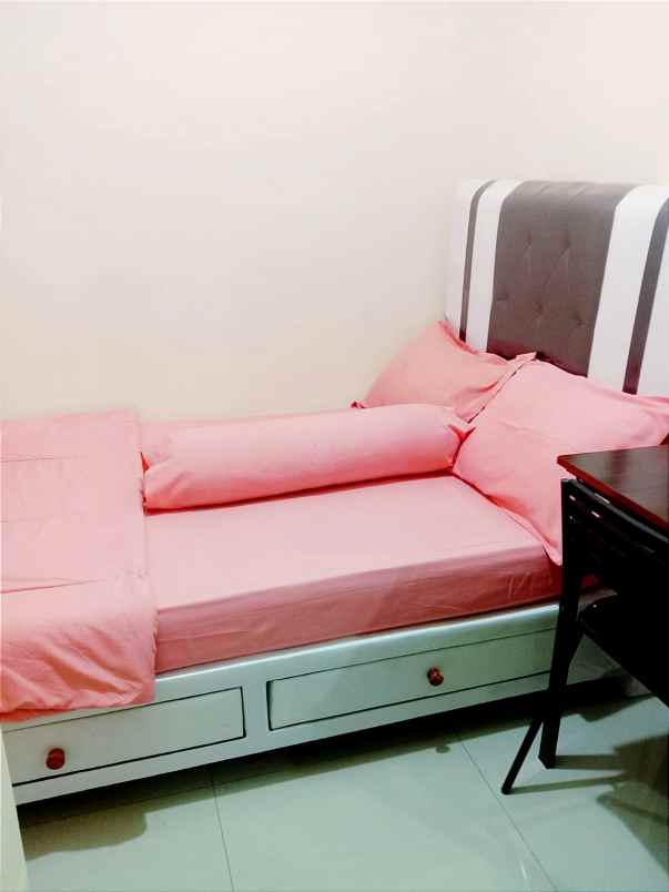 dijual kost tomang kec grogol