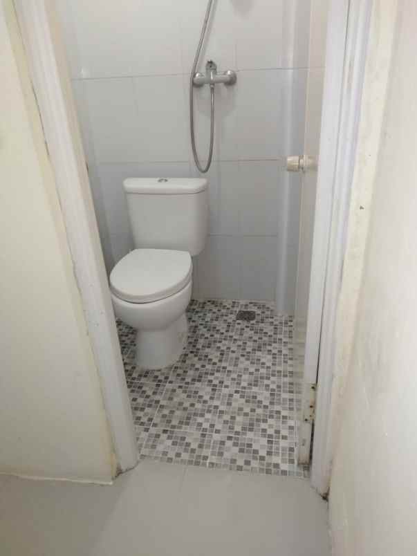 dijual kost tomang kec grogol