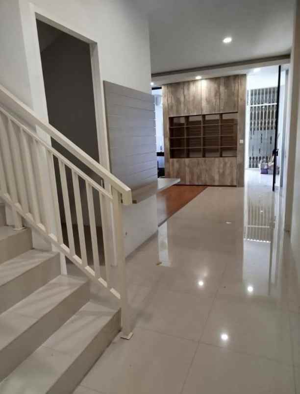 dijual ruko 3 lantai raya dharmahusada cck buat kantor