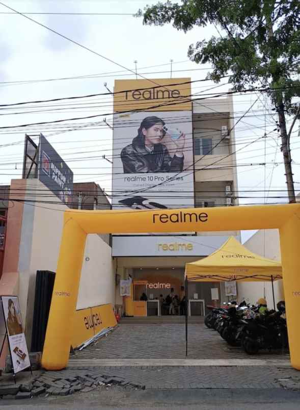 dijual ruko 3 lantai sangat terawat jl bratang gede