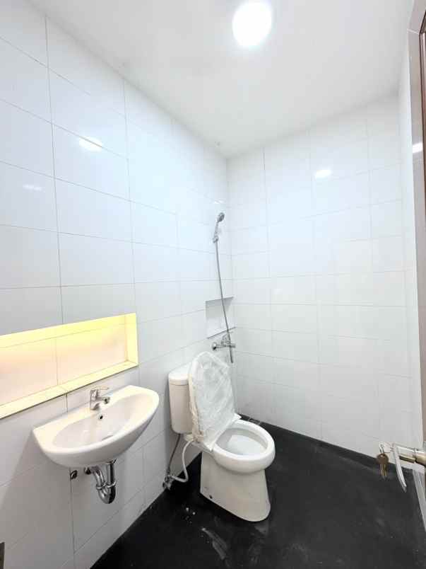 dijual ruko 4 lantai hook di larangan indah ciledug
