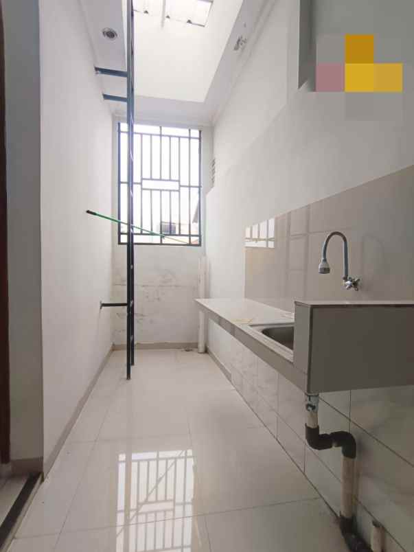 dijual ruko gudang kantor jalan raya kalisari atau