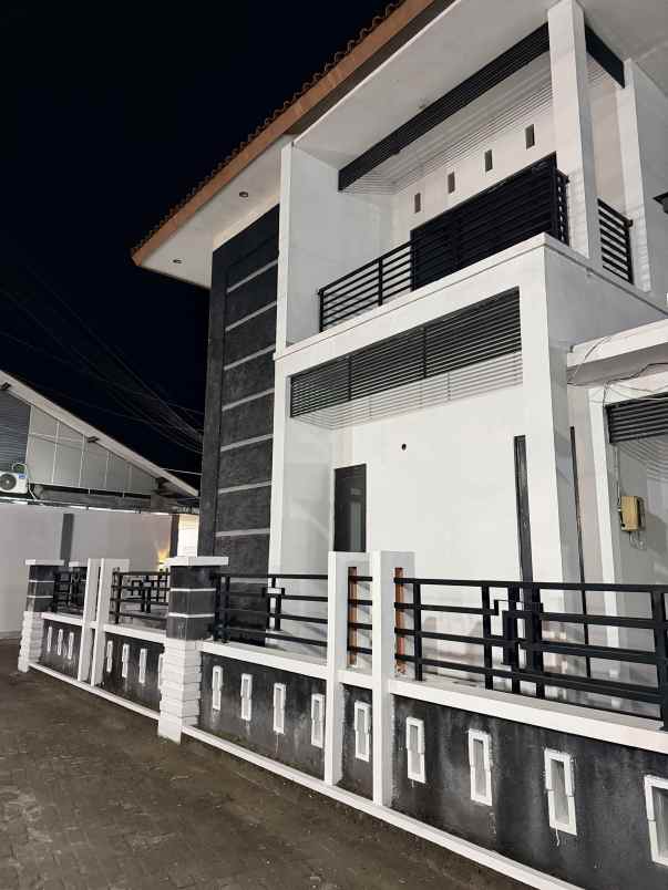 dijual rumah 2 lantai