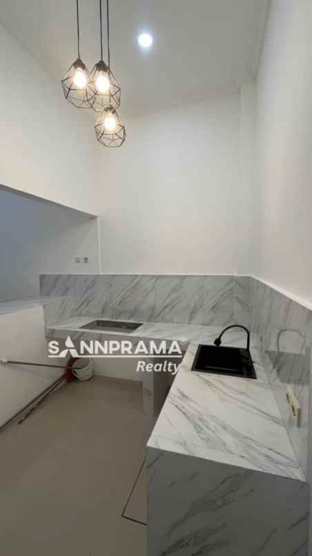 dijual rumah 2 lantai baru dekat kantor walikota a