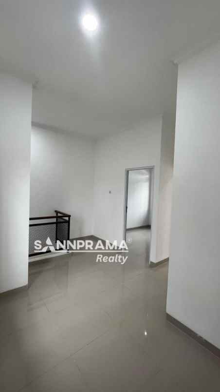 dijual rumah 2 lantai baru dekat kantor walikota a