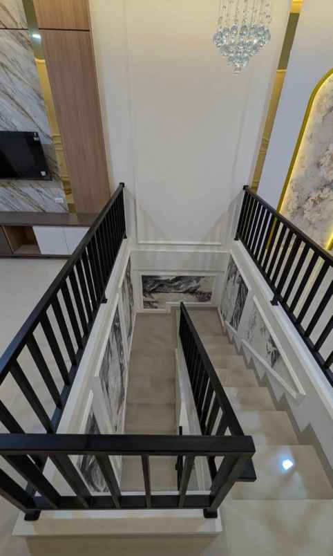 dijual rumah 2 lantai di borobudur manyaran semarang