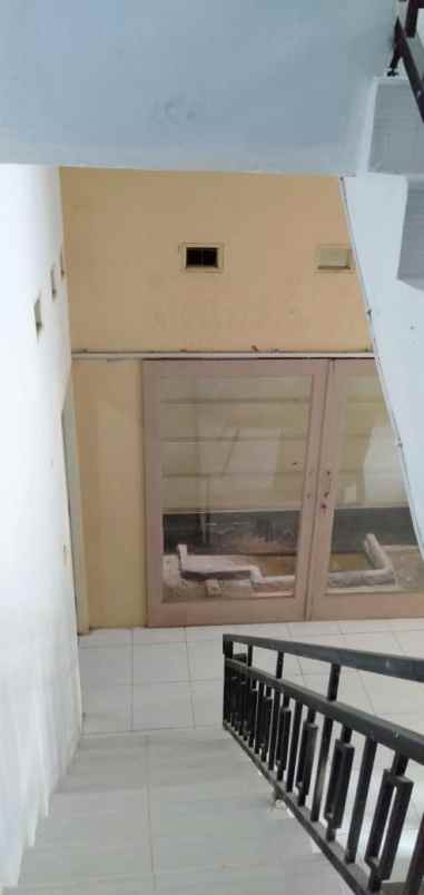 dijual rumah 2 lantai di perumahan