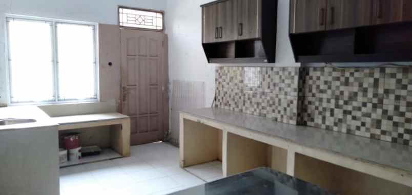 dijual rumah 2 lantai di perumahan