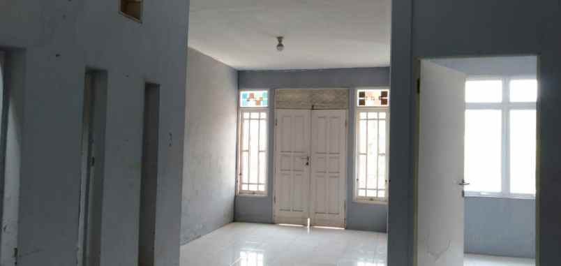 dijual rumah 2 lantai di perumahan