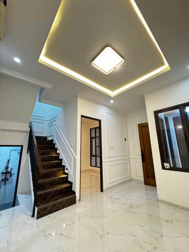 dijual rumah 2 lantai lokasi favorit di bekasi