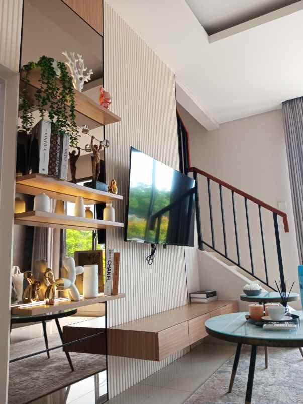 dijual rumah 2 lantai royall batavia dekat tol kedaton