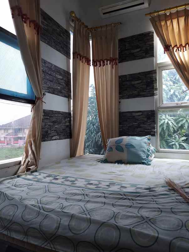 dijual rumah adem ala pedesaan full pohon buah
