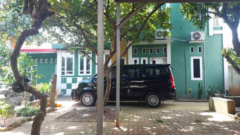 dijual rumah adem ala pedesaan full pohon buah