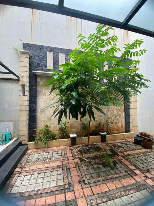 dijual rumah alam sutera serpong utara