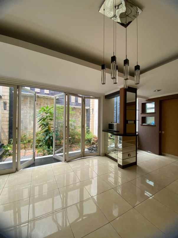 dijual rumah alam sutera serpong utara