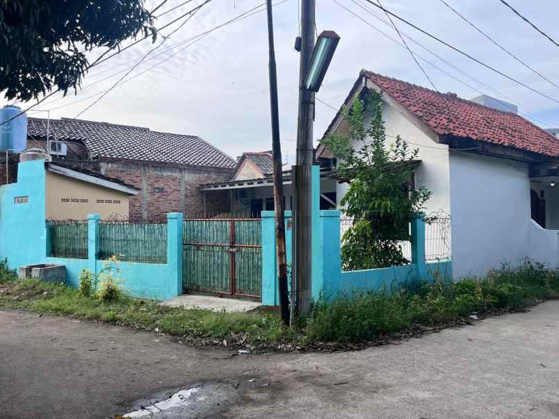 dijual rumah alamanda regency