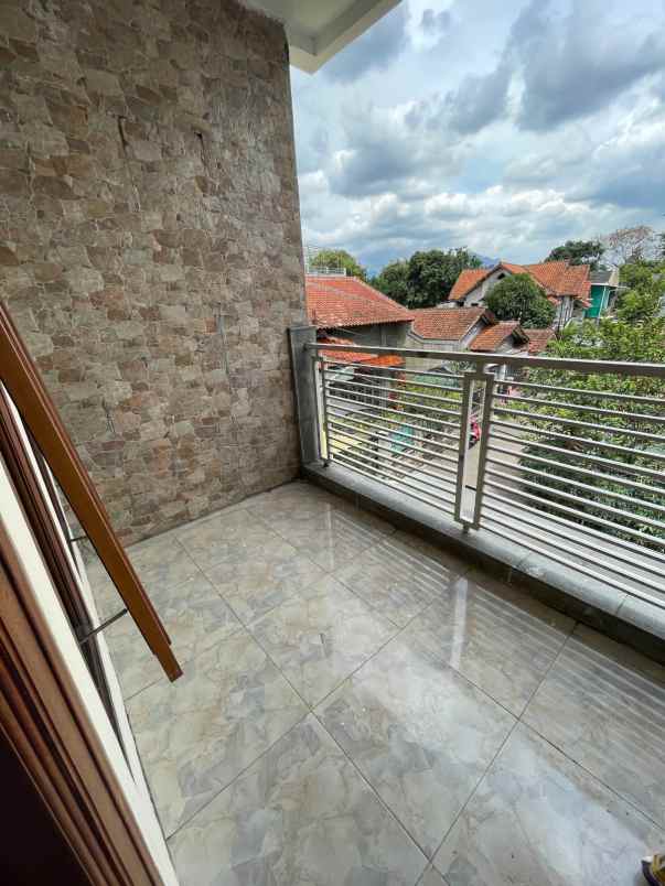 dijual rumah antapani babakan sari