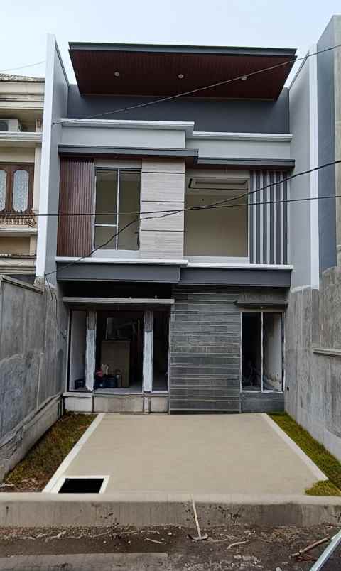 dijual rumah araya