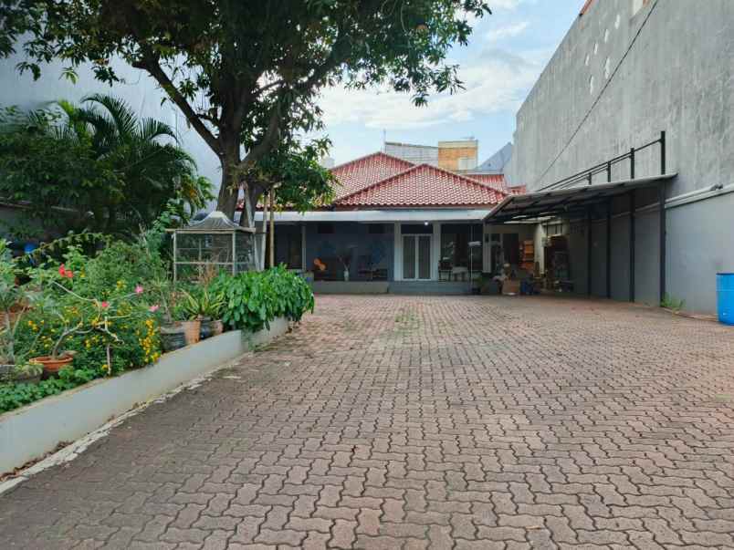 dijual rumah bagus asri luas di danau indah barat