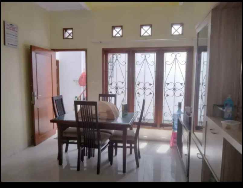 dijual rumah bagus lokasi strategis di ciputat