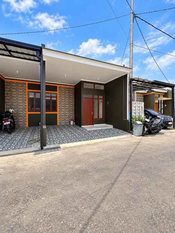dijual rumah bambu apus
