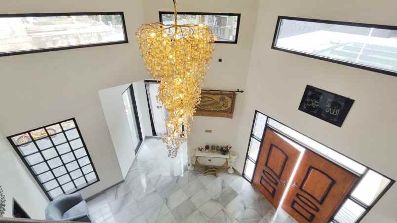 dijual rumah bambu apus cipayung