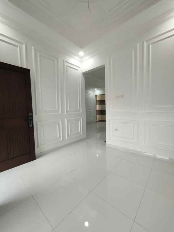 dijual rumah baru dengan rofftop 3 lantai siap huni