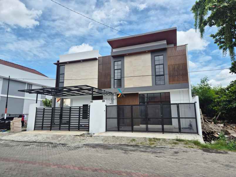 dijual rumah baru di sutorejo lebar 8 baguuss