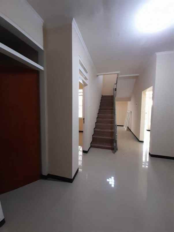 dijual rumah baru rungkut asri tengah surabaya