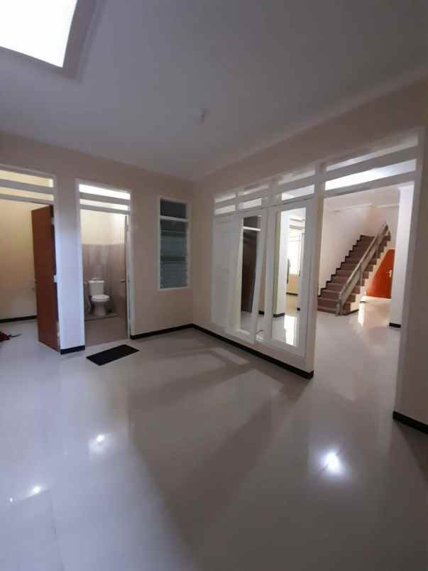 dijual rumah baru rungkut asri tengah surabaya