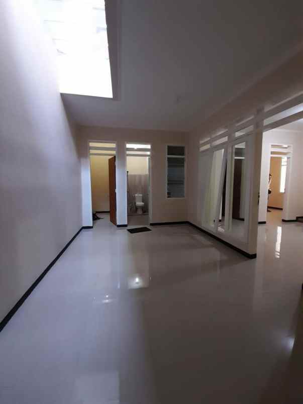 dijual rumah baru rungkut asri tengah surabaya