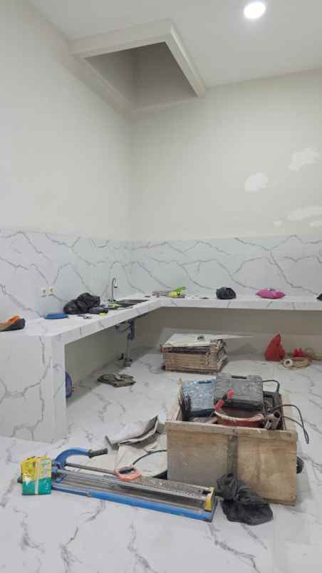 dijual rumah belakang mall kelapa gading