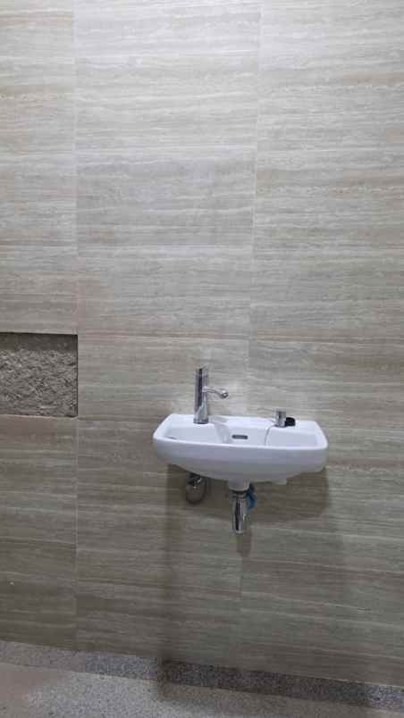 dijual rumah belakang mall kelapa gading