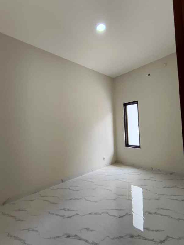 dijual rumah belakang mall kelapa gading