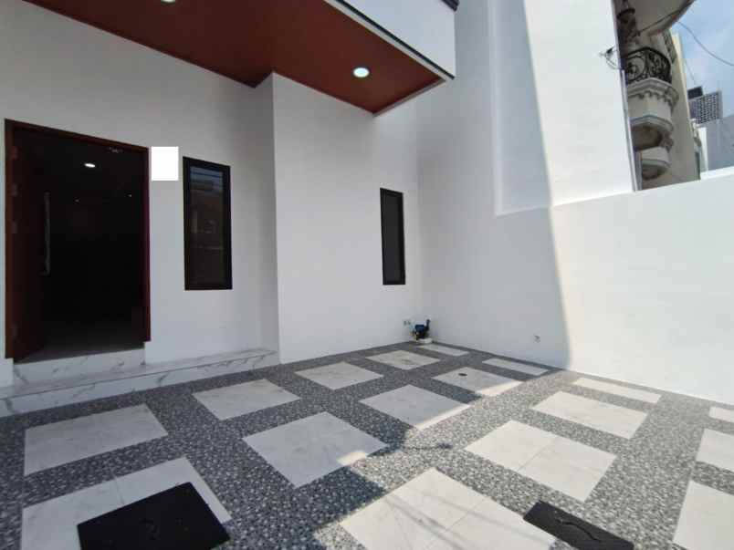 dijual rumah belakang mall kelapa gading